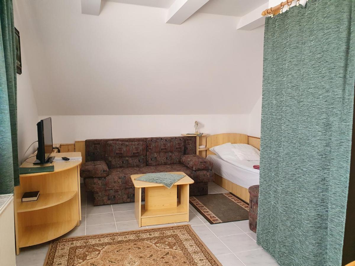 Gala Panzio Hotel Simontornya Екстериор снимка