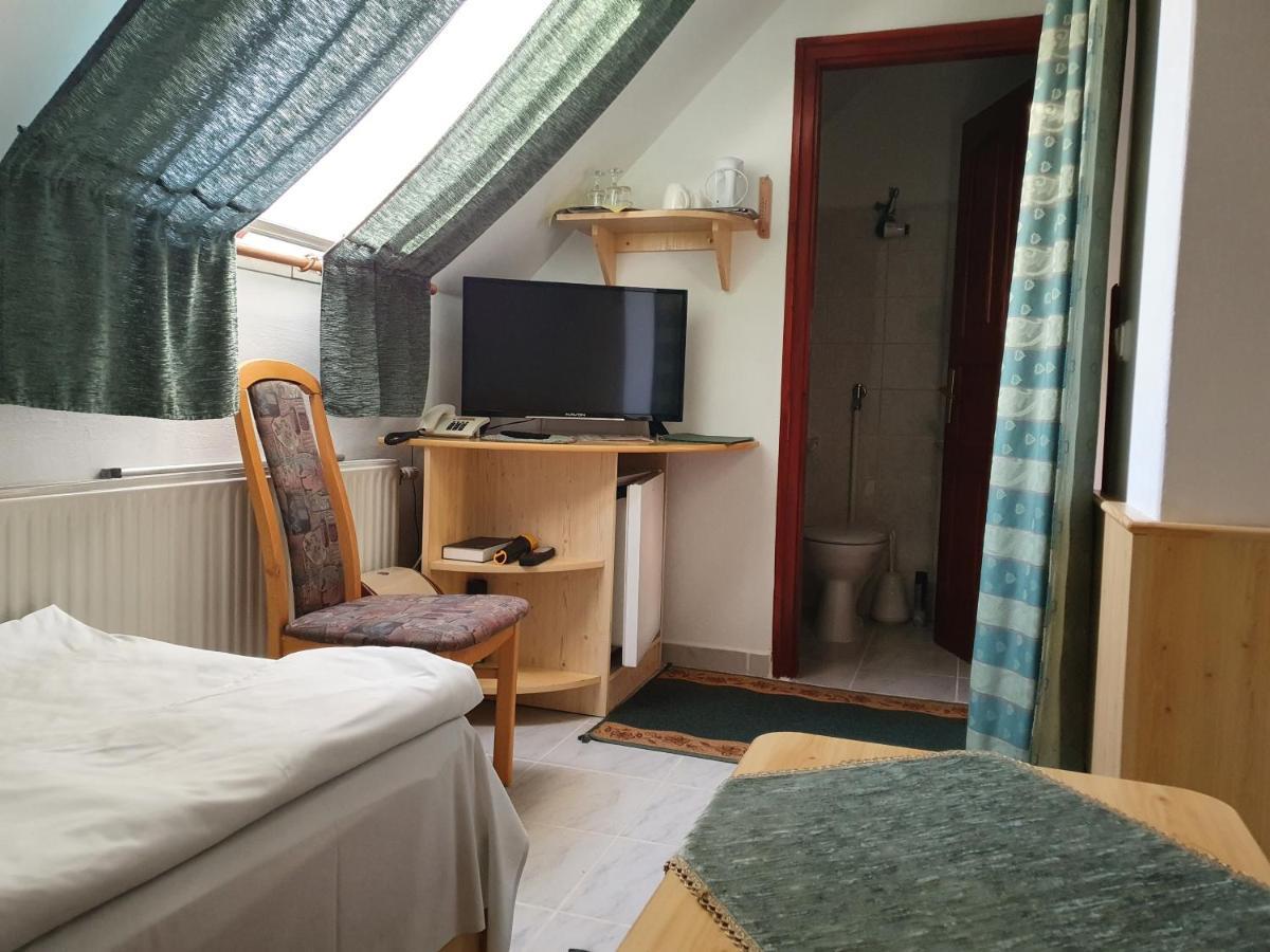 Gala Panzio Hotel Simontornya Екстериор снимка