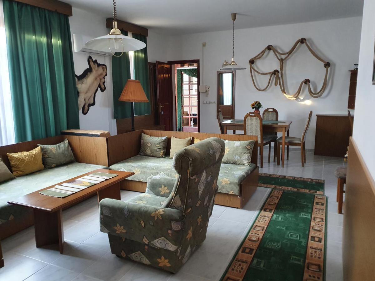Gala Panzio Hotel Simontornya Екстериор снимка