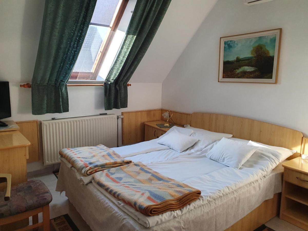 Gala Panzio Hotel Simontornya Екстериор снимка