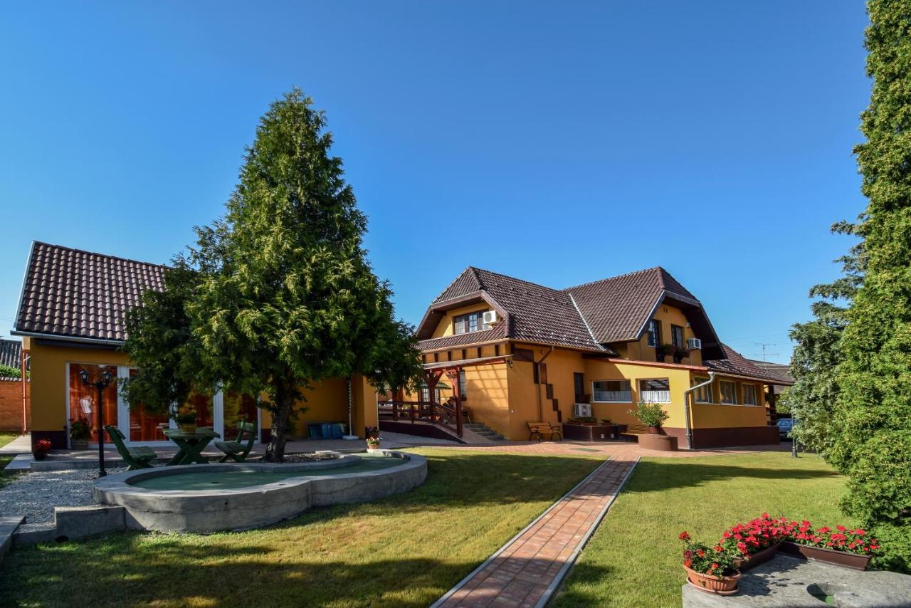 Gala Panzio Hotel Simontornya Екстериор снимка