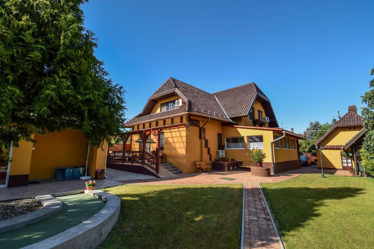 Gala Panzio Hotel Simontornya Екстериор снимка