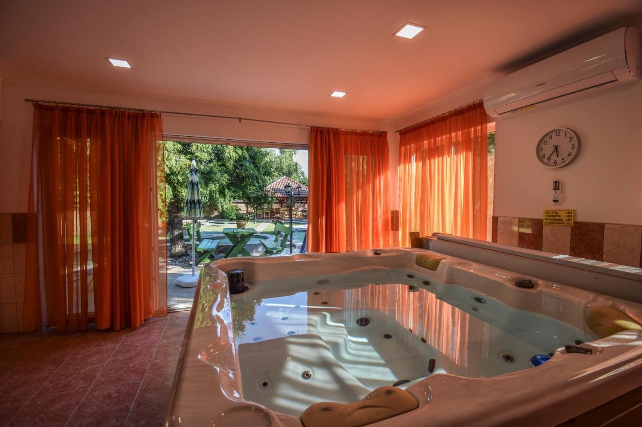 Gala Panzio Hotel Simontornya Екстериор снимка