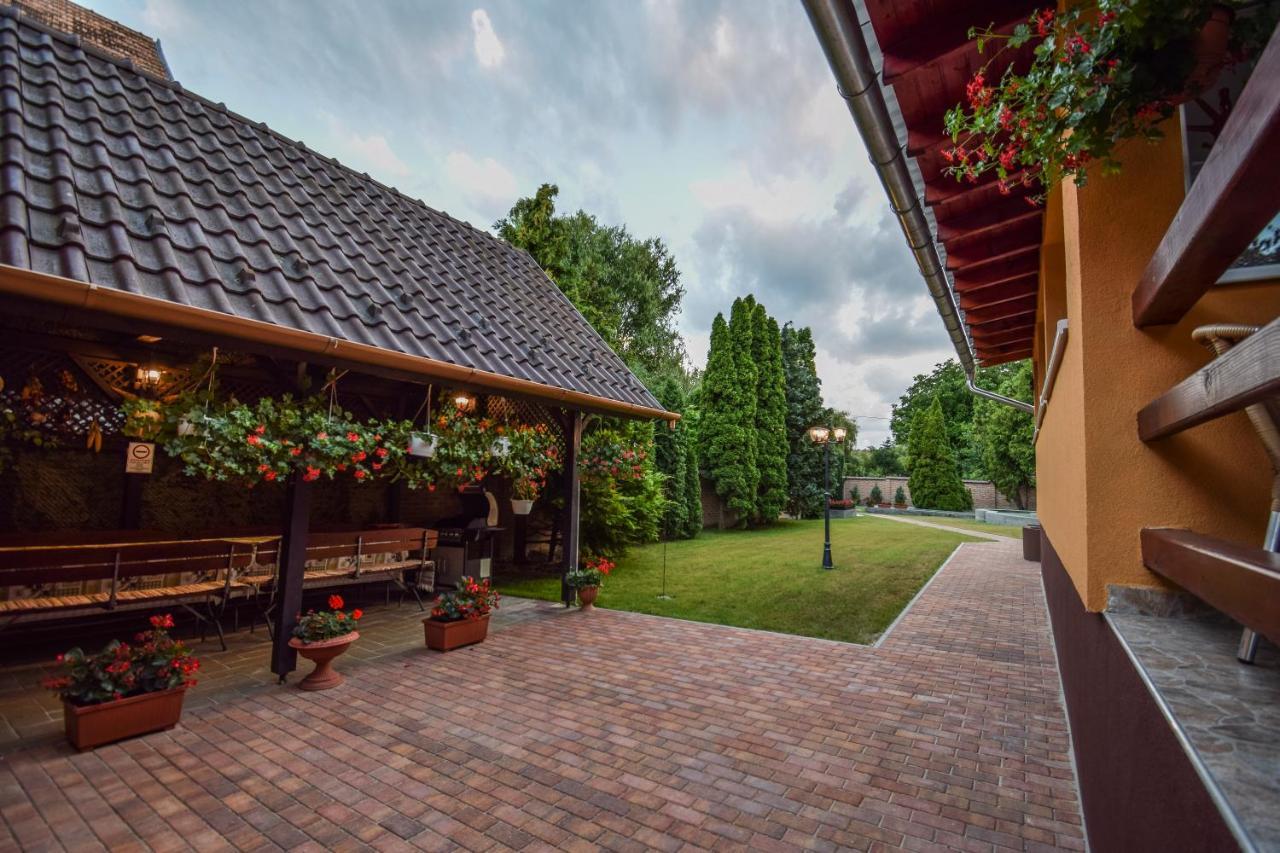 Gala Panzio Hotel Simontornya Екстериор снимка