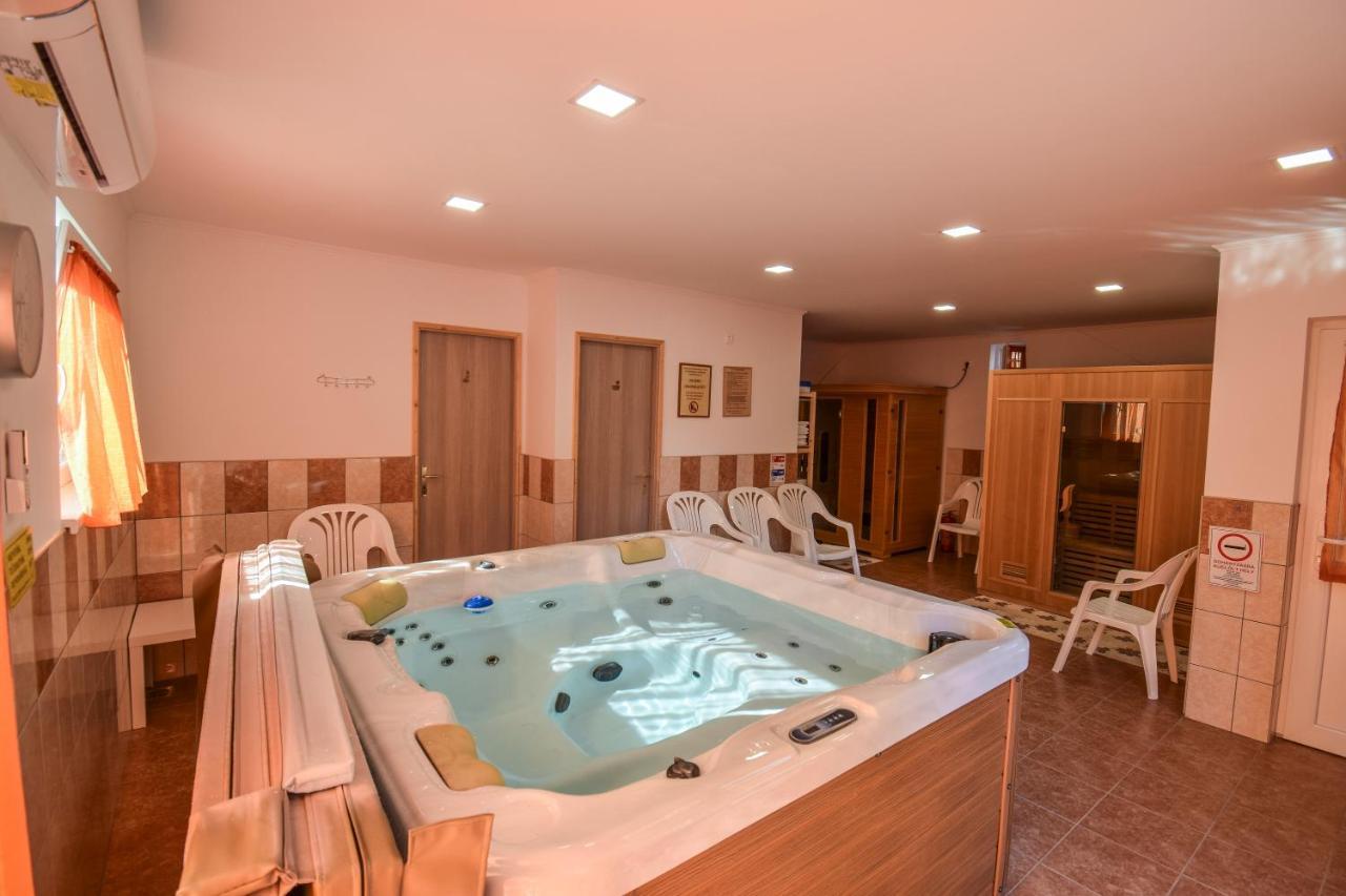 Gala Panzio Hotel Simontornya Екстериор снимка