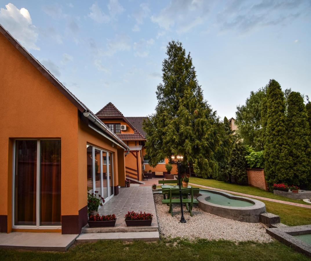 Gala Panzio Hotel Simontornya Екстериор снимка