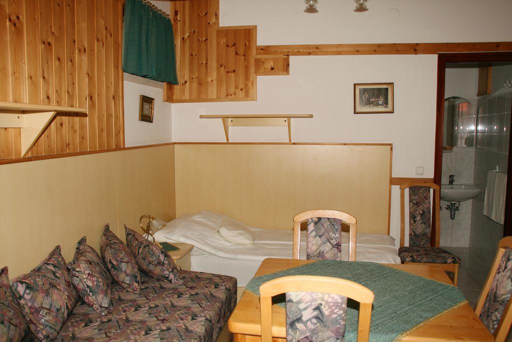 Gala Panzio Hotel Simontornya Екстериор снимка