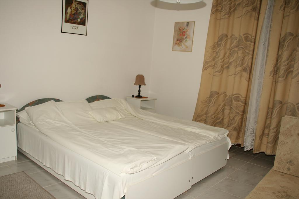 Gala Panzio Hotel Simontornya Стая снимка
